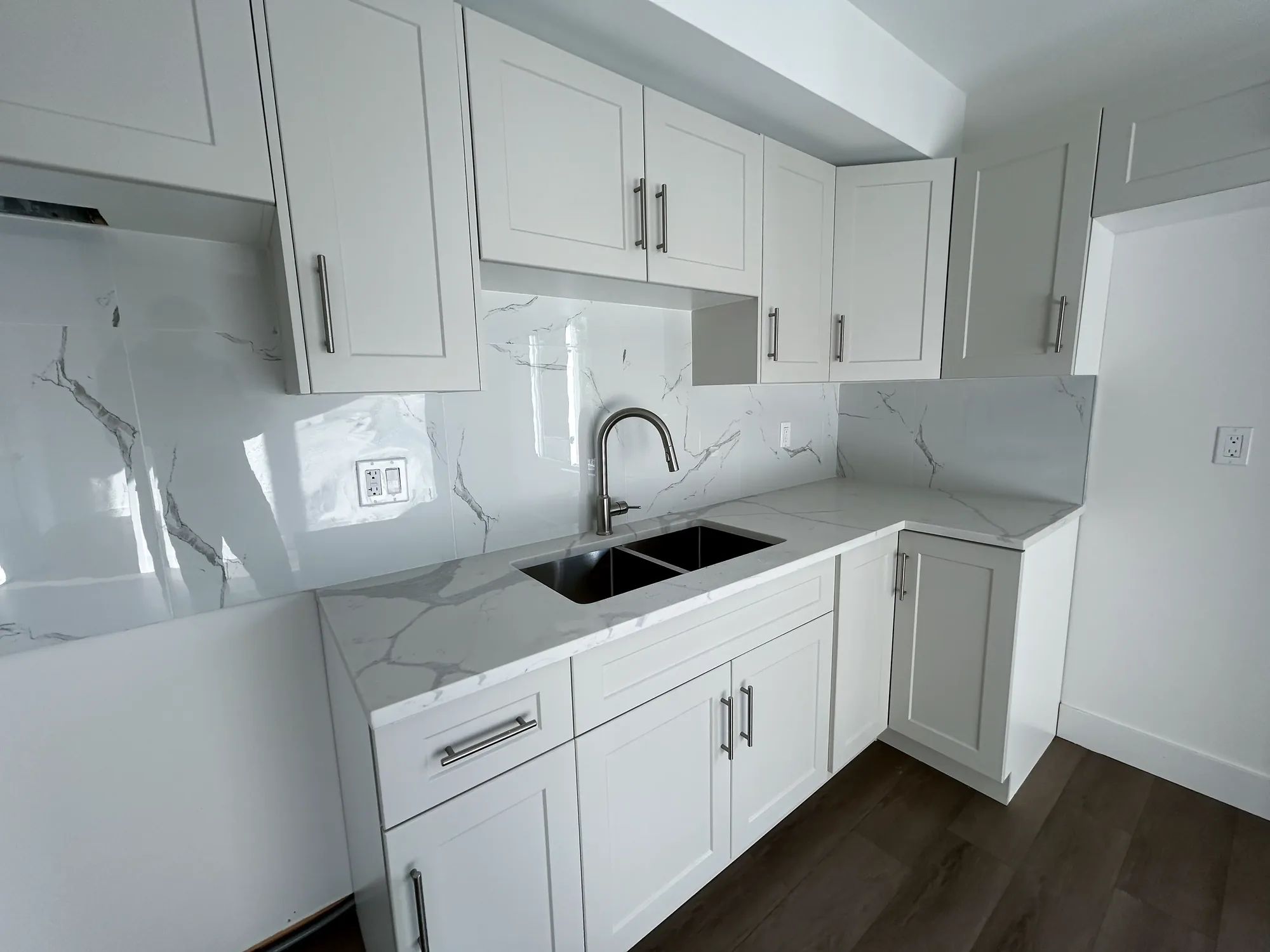 1485 Erie St Apartments, Counters Apt